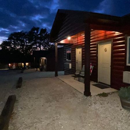 The Woods Lodging Kingston Exterior photo
