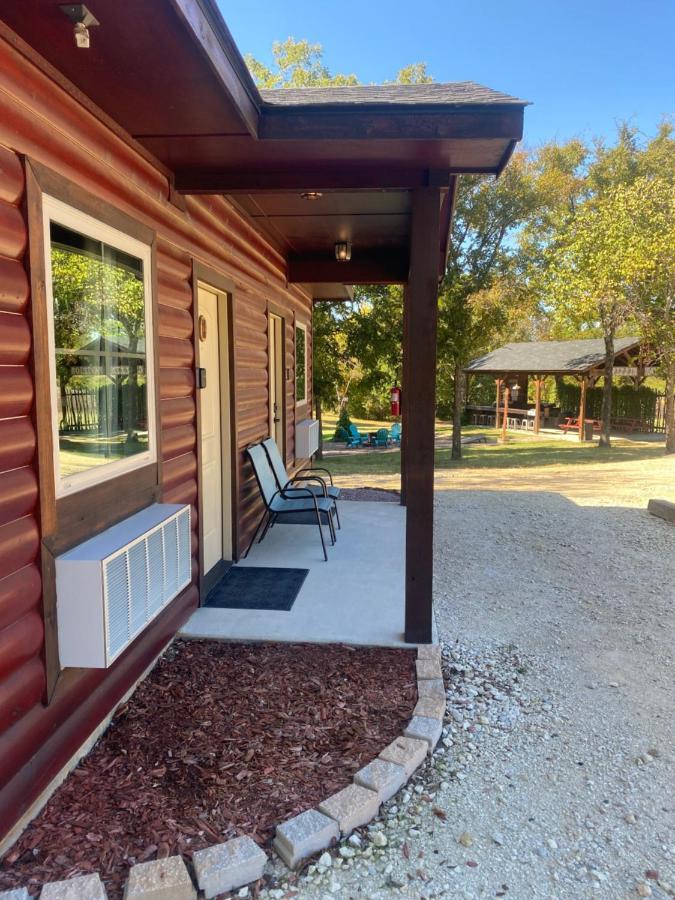 The Woods Lodging Kingston Exterior photo