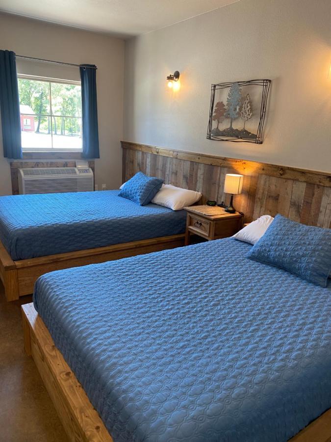 The Woods Lodging Kingston Room photo