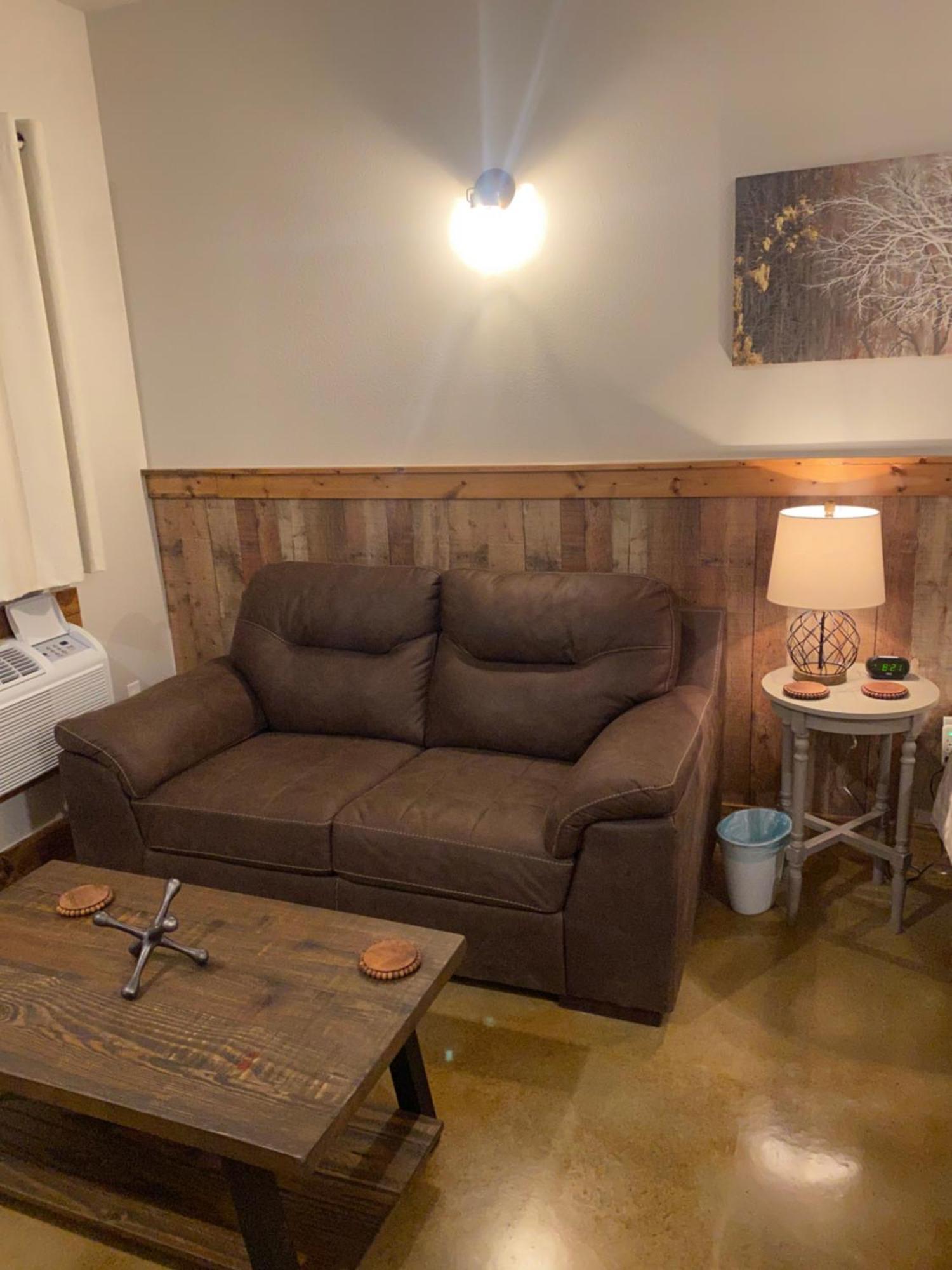 The Woods Lodging Kingston Room photo